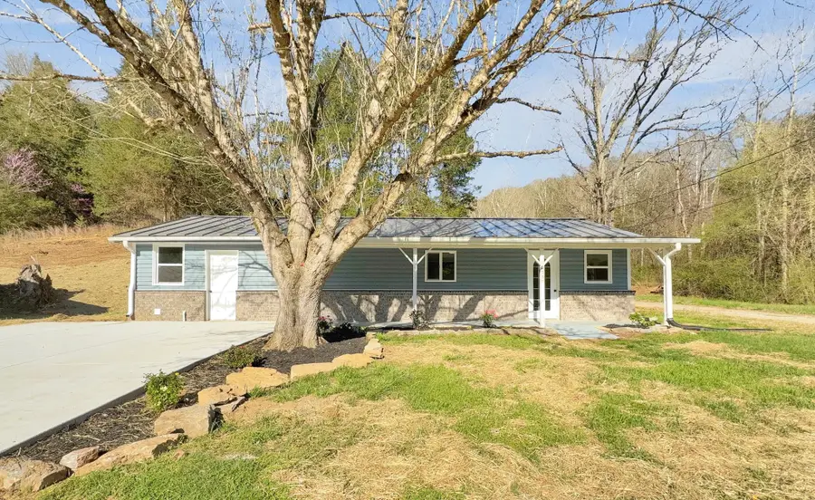 3337 Hartsville Rd, Lafayette, TN 37083 - #2