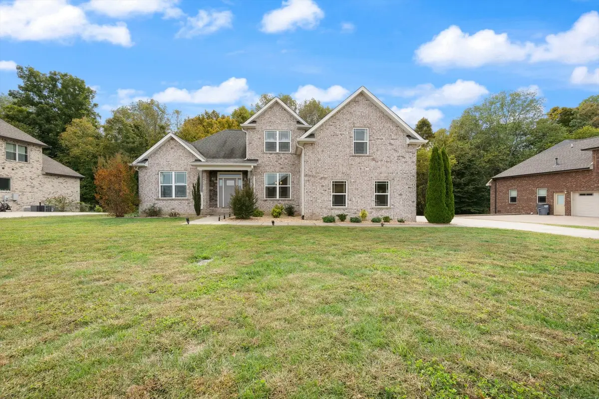 4212 Sheffield Ln, Greenbrier, TN 37073 - #1