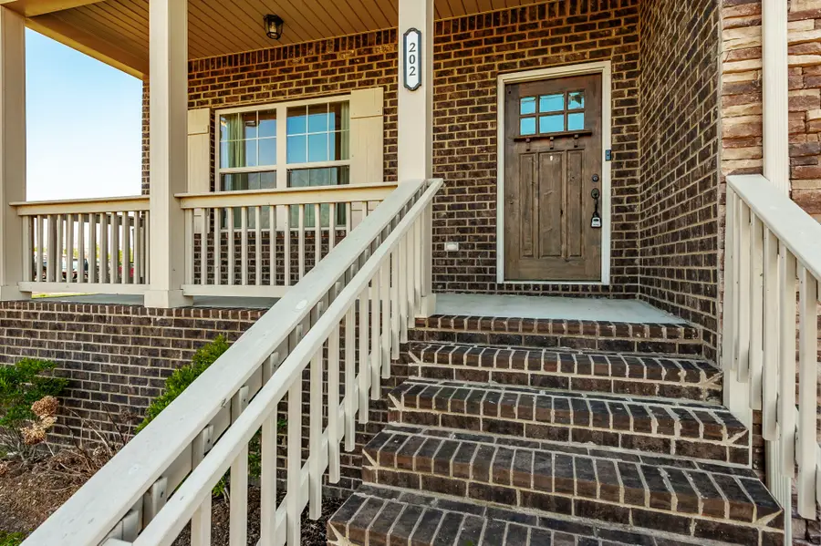 202 Hollow Tree Cir, Castalian Springs, TN 37031 - #2