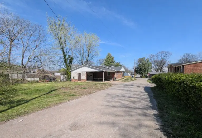 318 E 11th St, Columbia, TN 38401 - #1