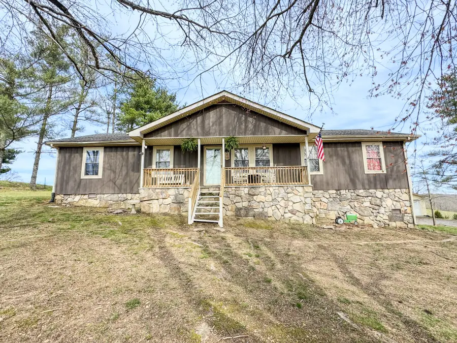 231 Austin Rd, Lafayette, TN 37083 - #2