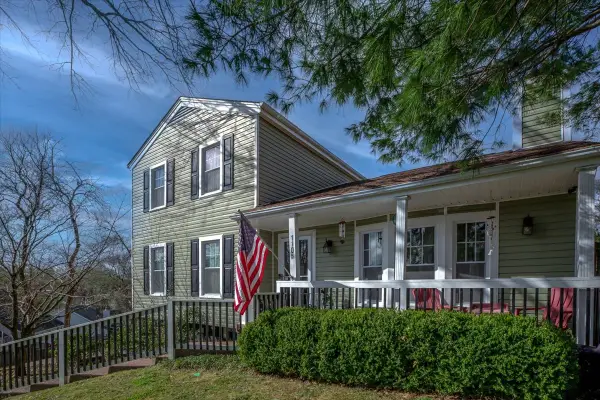 1105 Blythe Ct E, Nashville, TN 37221