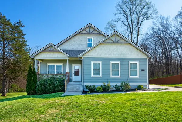 1001 Stonebrook Dr, Dickson, TN 37055