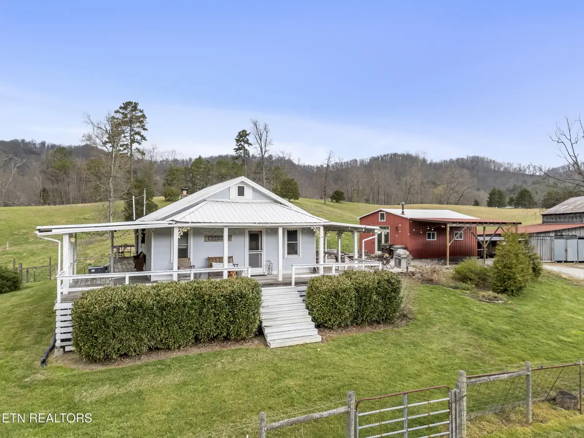 1397 Tater Valley Rd, Washburn, TN 37888 - #1