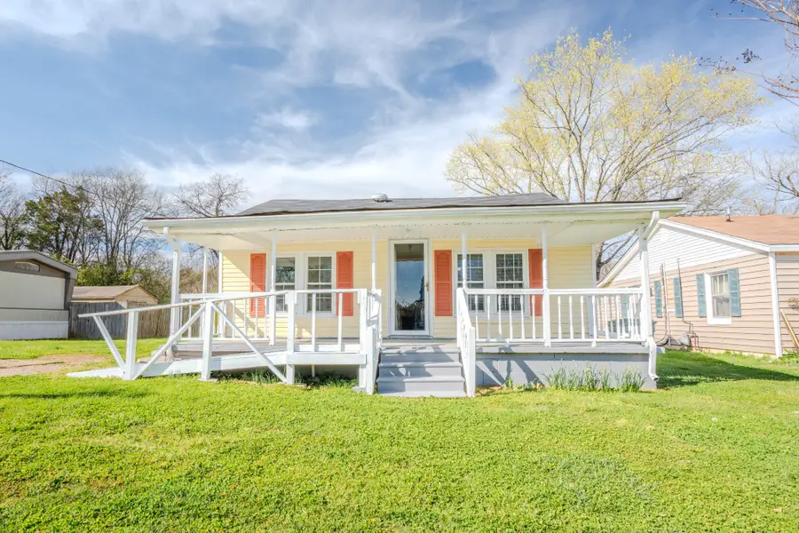 410 Palmer St, Lawrenceburg, TN 38464 - #2