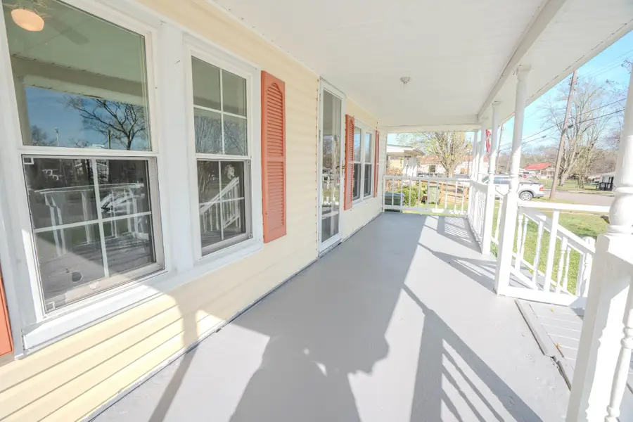 410 Palmer St, Lawrenceburg, TN 38464 - #3