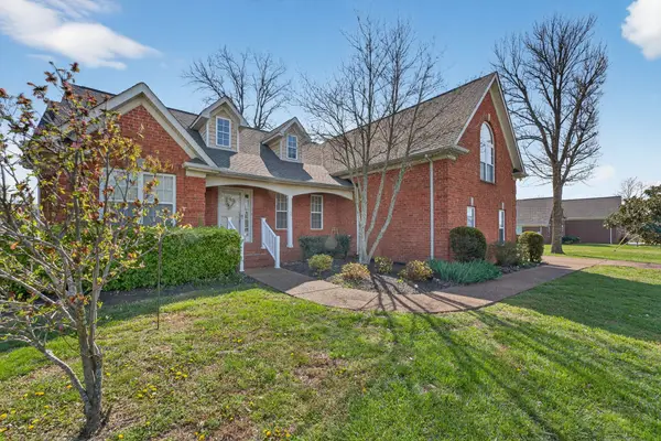 105 Stonefield Dr, Mount Juliet, TN 37122