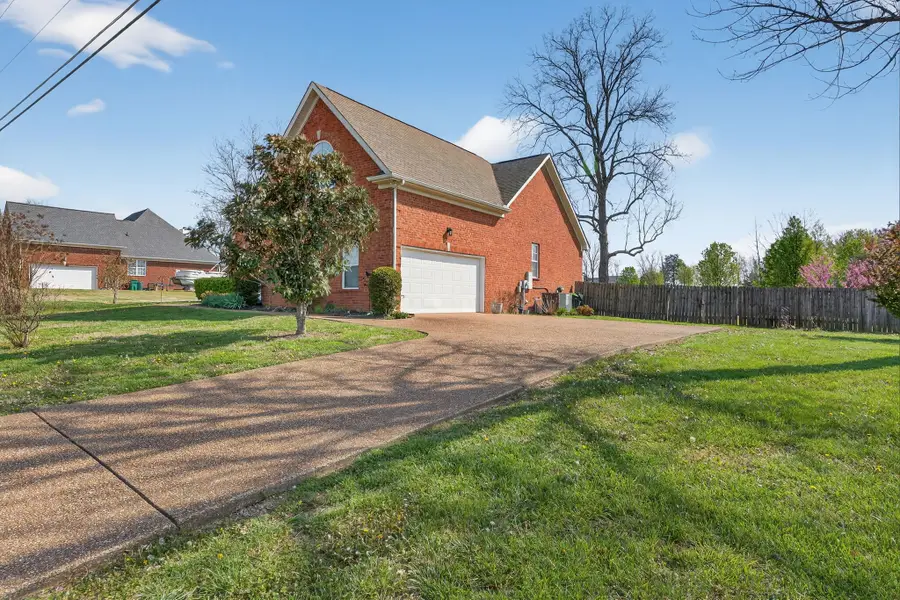 105 Stonefield Dr, Mount Juliet, TN 37122 - #3