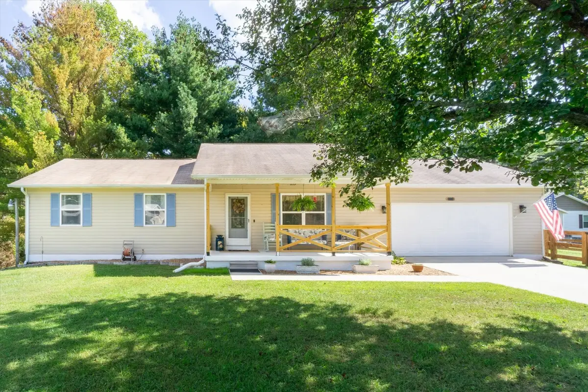 2203 Meadowview Dr, Jamestown, TN 38556 - #1