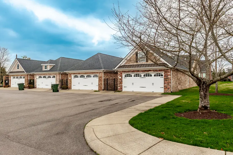 395 Devon Chase Hl #704, Gallatin, TN 37066 - #2