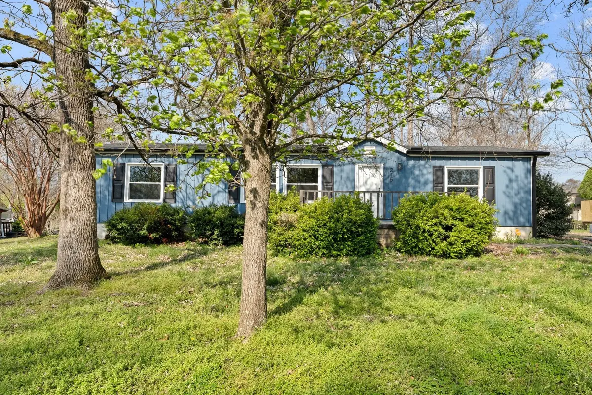 215 Wall St, Shelbyville, TN 37160 - #1