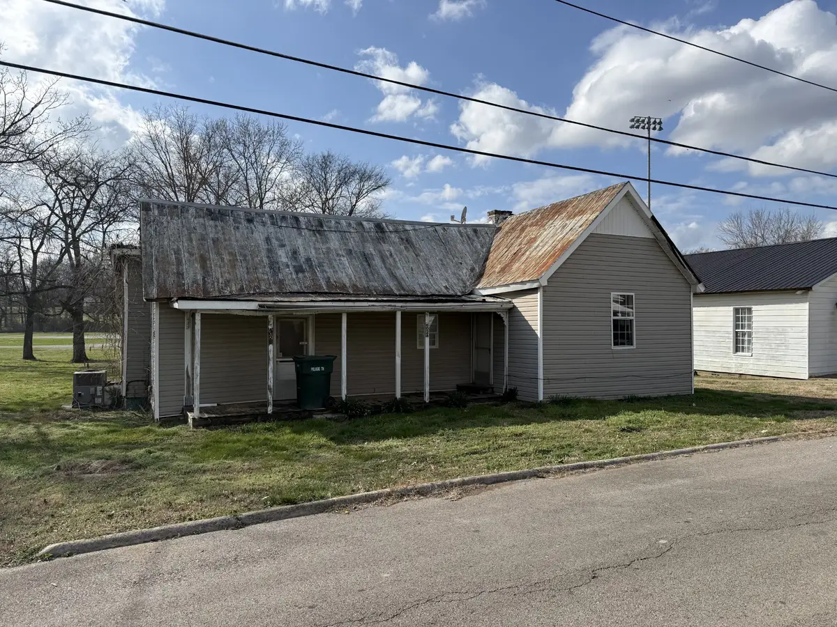 602 Spofford St, Pulaski, TN 38478 - #1
