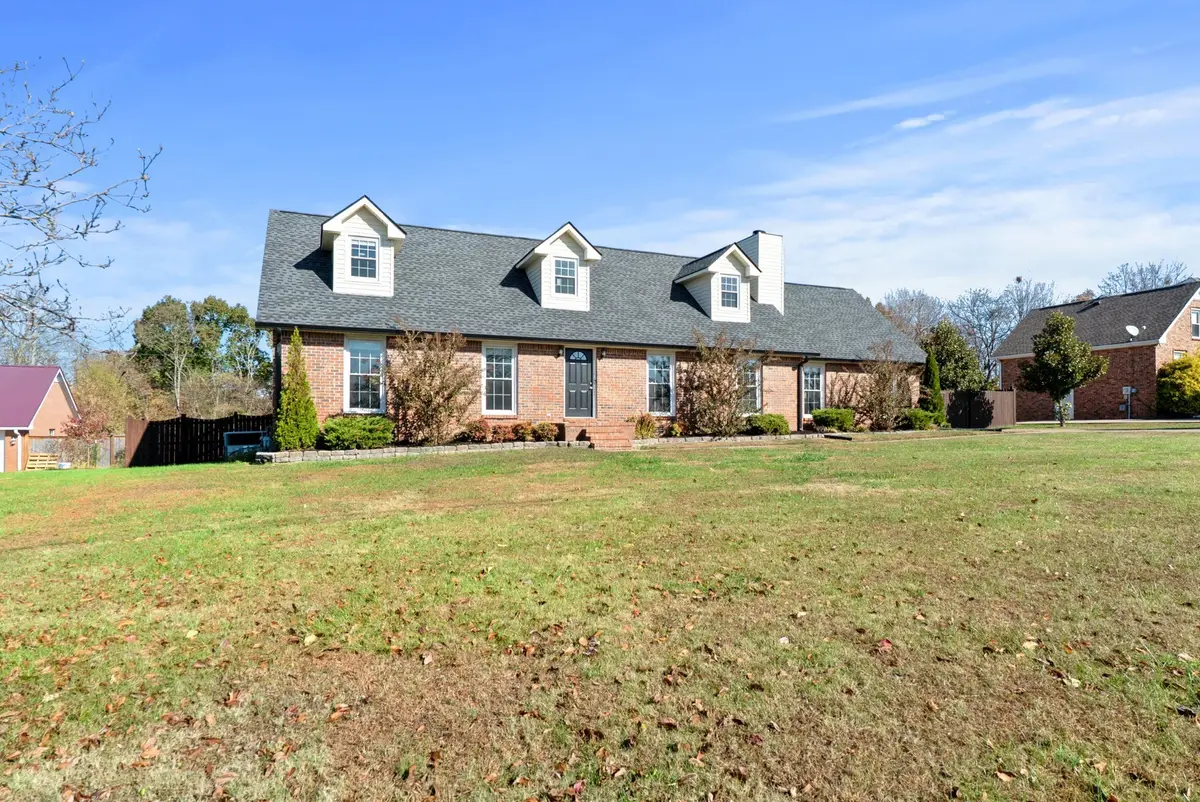 102 Pennsylvania Ave, White House, TN 37188 - #1