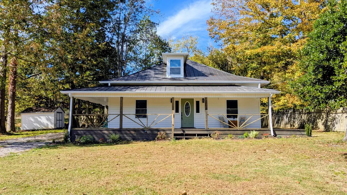 210 Pap Johnson Cir, Gainesboro, TN 38562 - #1