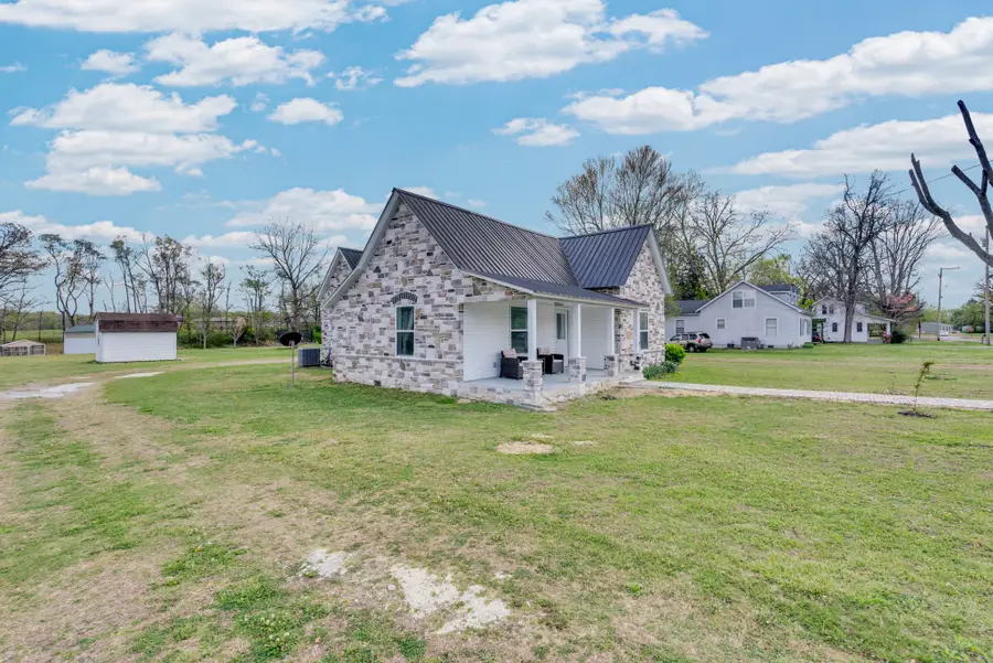 320 W King St, Morrison, TN 37357 - #2