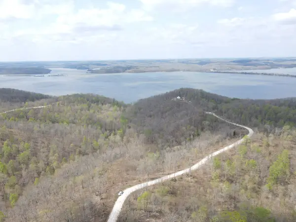 18 Lake Ridge Dr, Stewart, TN 37175