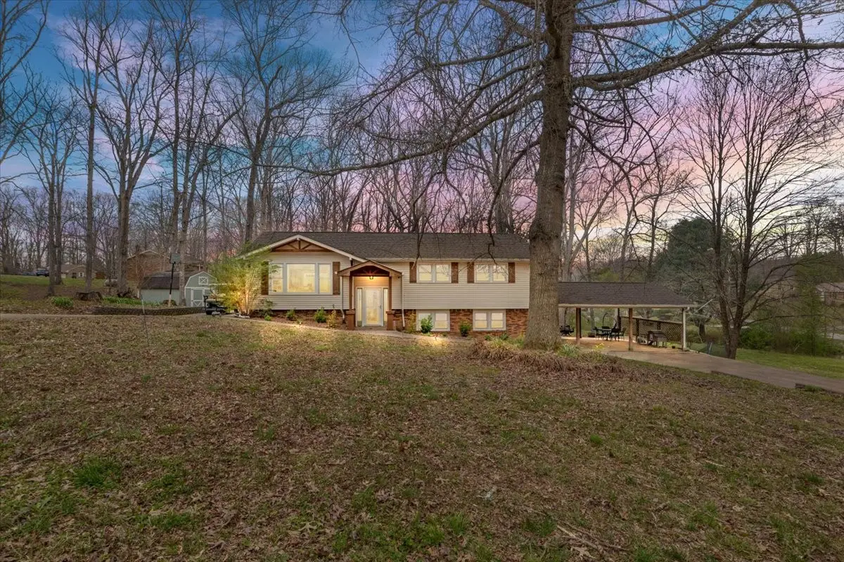 105 Clearwater Dr, Tennessee Ridge, TN 37178 - #1