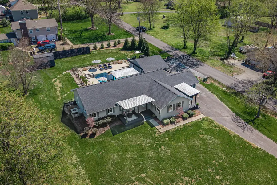 1011 Lakeshore Dr, Gallatin, TN 37066 - #2