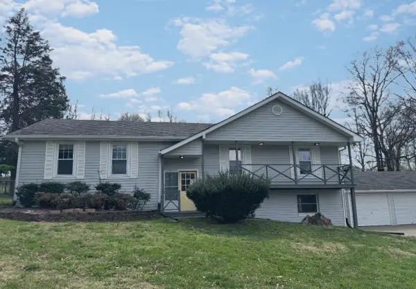 1004 Red Oak Dr, Greenbrier, TN 37073