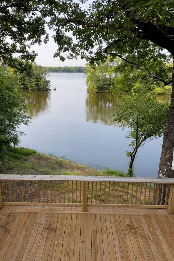 81 Davis N Lake Access Rd, Camden, TN 38320