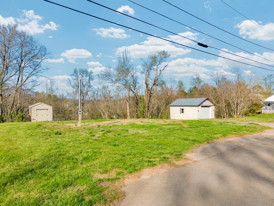 218 N Camp Heights Dr, Sparta, TN 38583 - #3