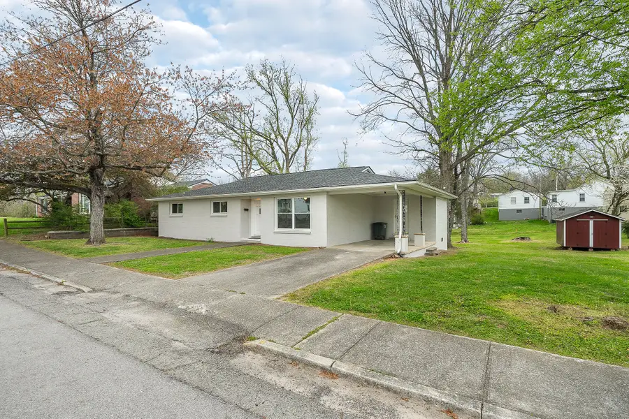 106 N Main St, Sparta, TN 38583 - #2