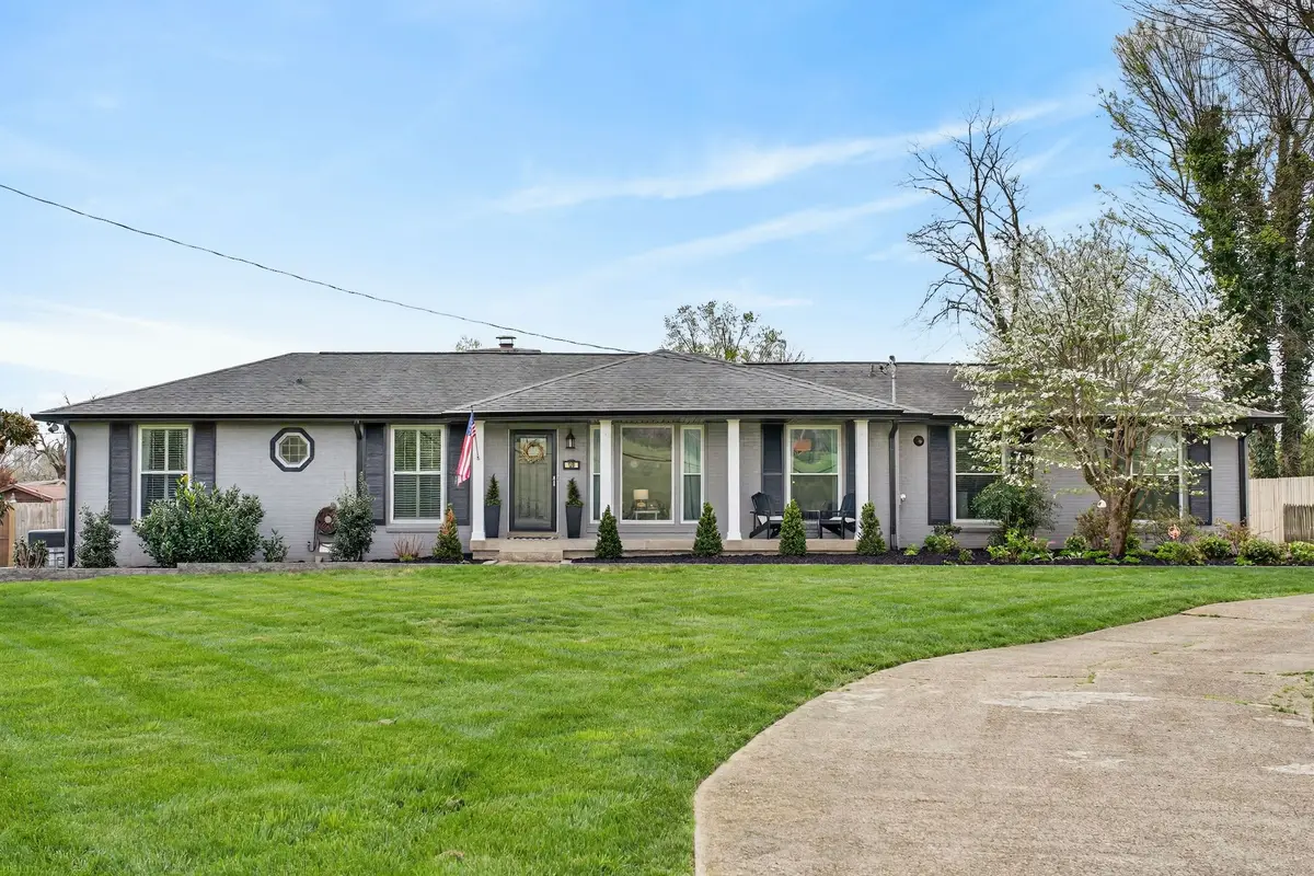 128 East Dr, Hendersonville, TN 37075 - #1