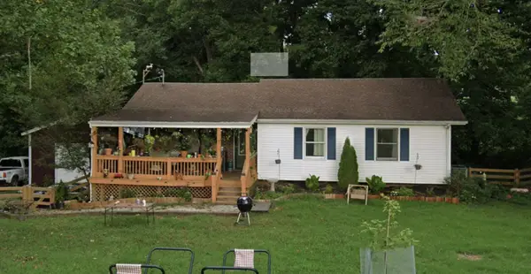 1000 Twin Oaks Dr, White Bluff, TN 37187