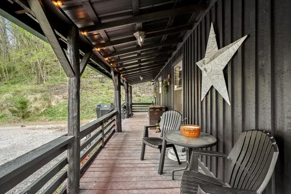 1 Julie Ln, Pleasant Shade, TN 37145