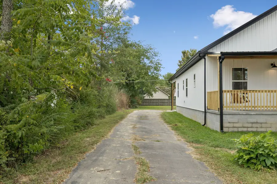 404 W 4th Ave, Hohenwald, TN 38462 - #2