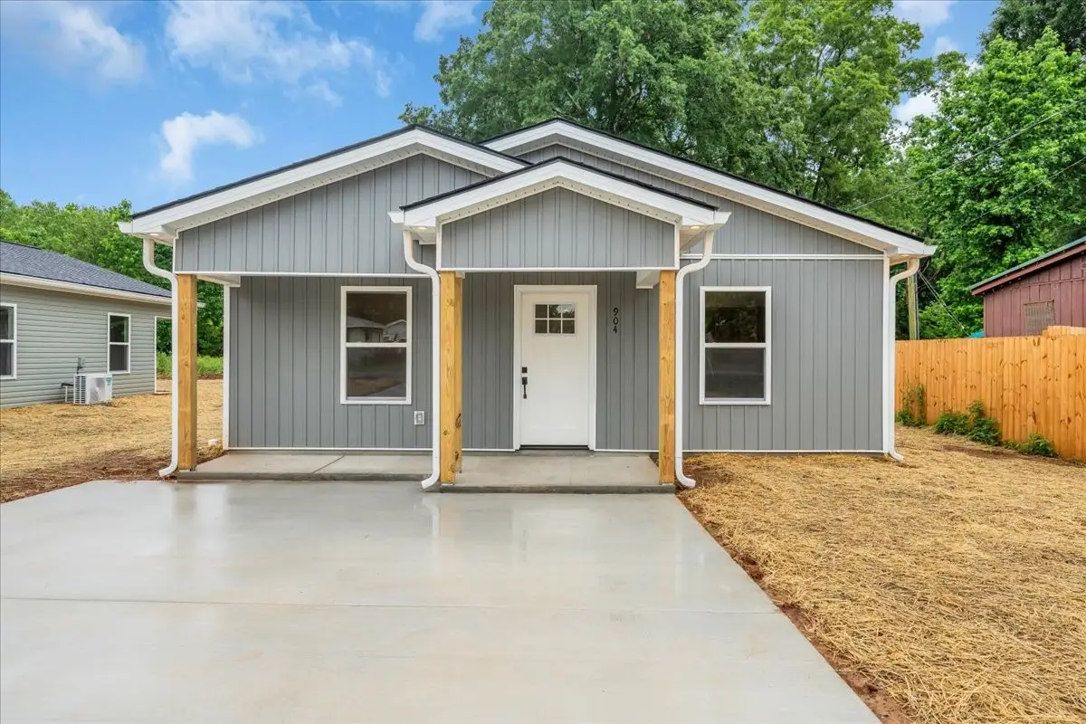 904 East Decherd Street, Tullahoma, TN 37388 - #1