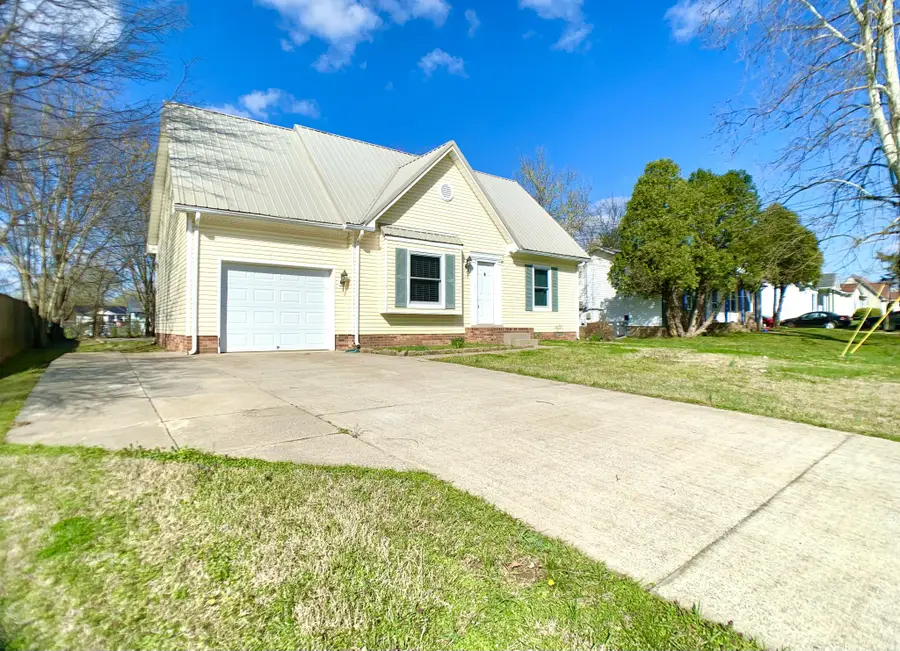 219 Jim Thorpe Dr, Clarksville, TN 37042 - #3