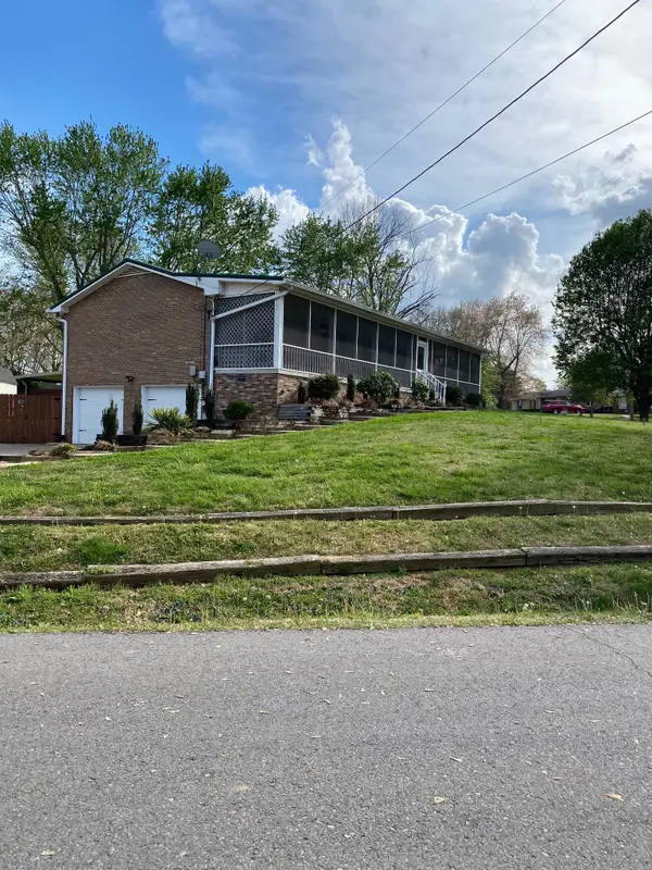 2280 Dewitt Dr, Clarksville, TN 37043