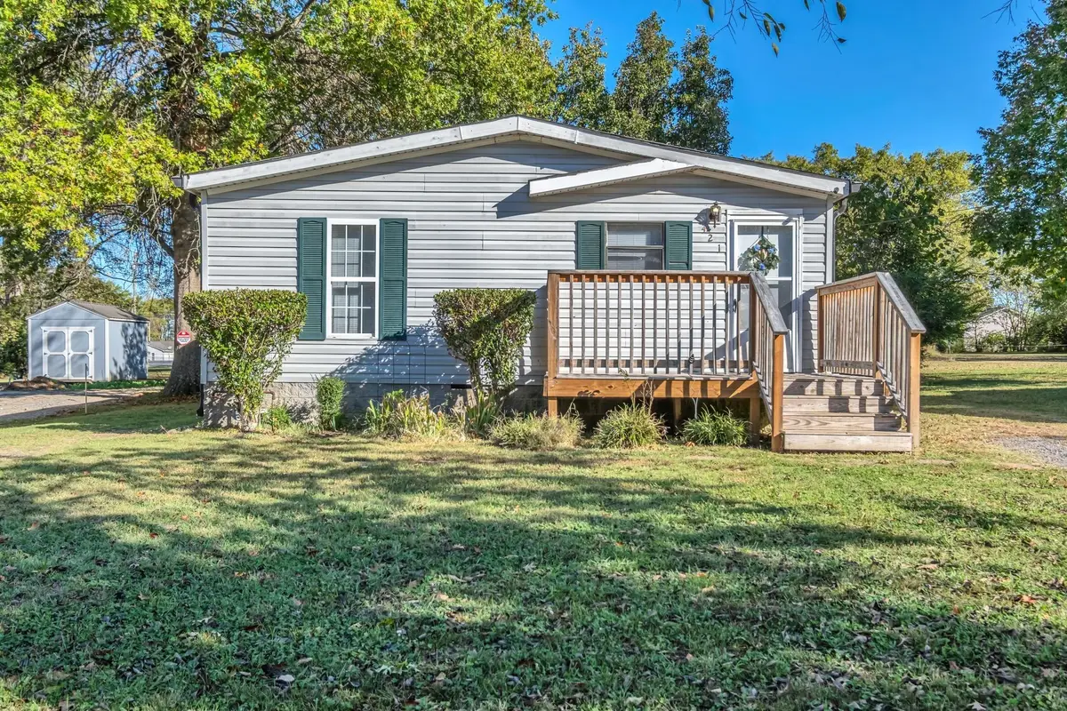421 Hobbs Ave, Lebanon, TN 37087 - #1