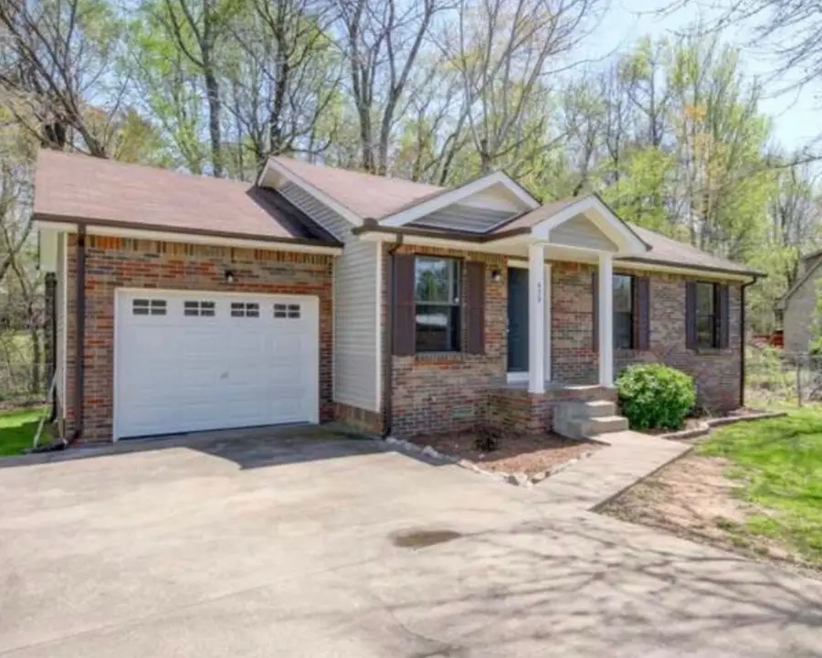 423 Donna Dr, Clarksville, TN 37042 - #2