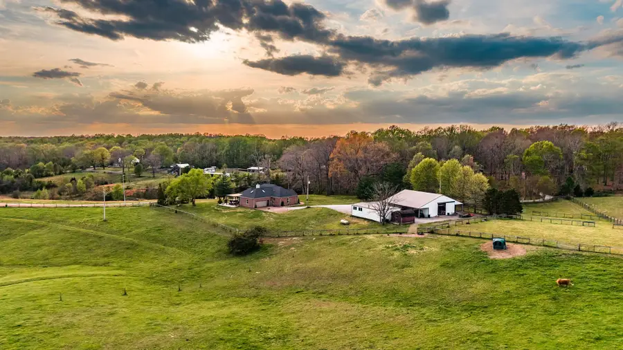 1075 Fannie Nicholson Rd, Chapmansboro, TN 37035 - #2