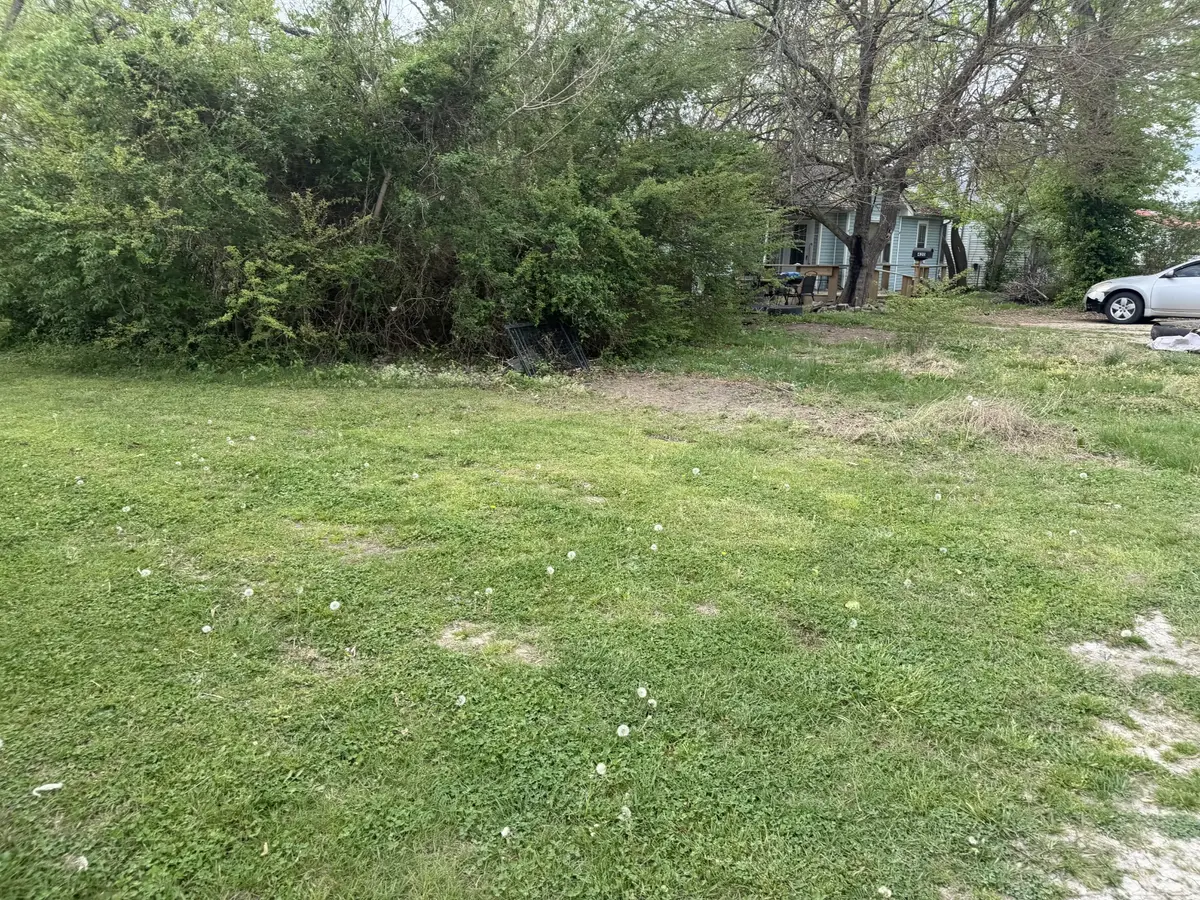 418 N Oak St, Hohenwald, TN 38462 - #1