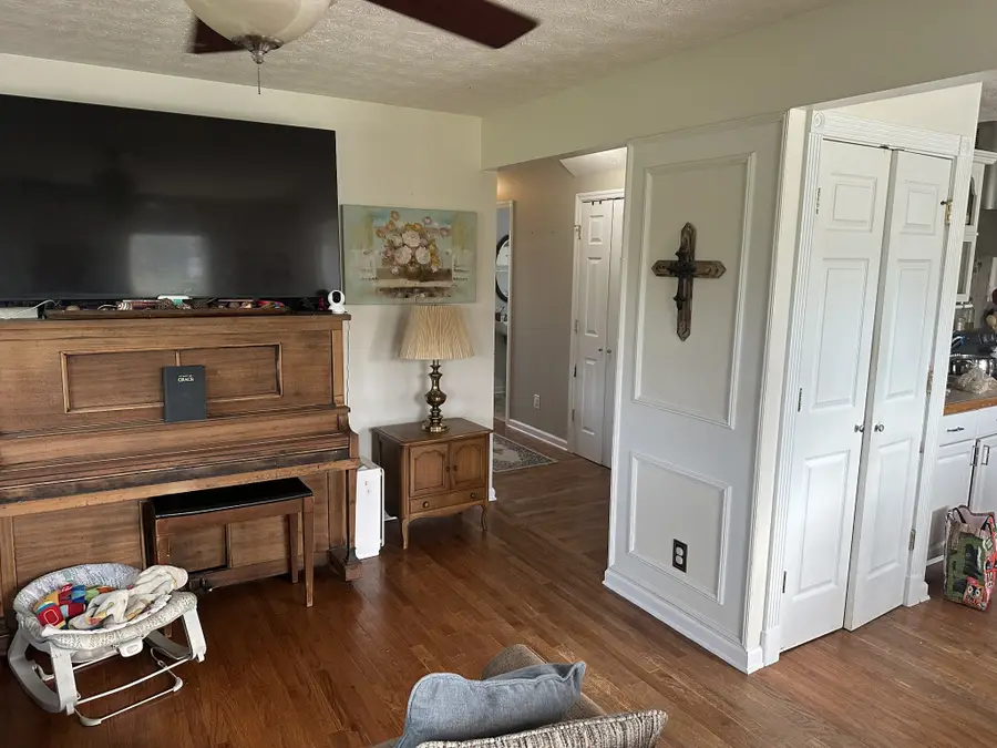 21 Eckert Ln, Pleasant Shade, TN 37145 - #2