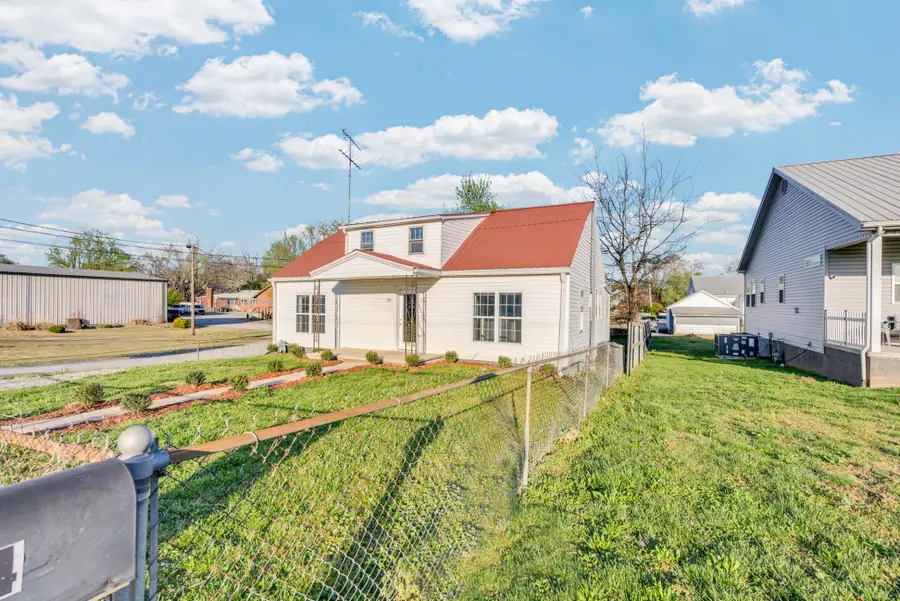 114 Moore St, Sparta, TN 38583 - #3