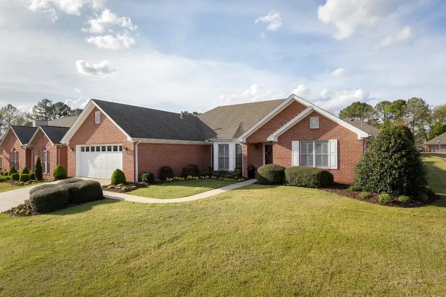 202 Woodfield Ct, Florence, AL 35630 - #2