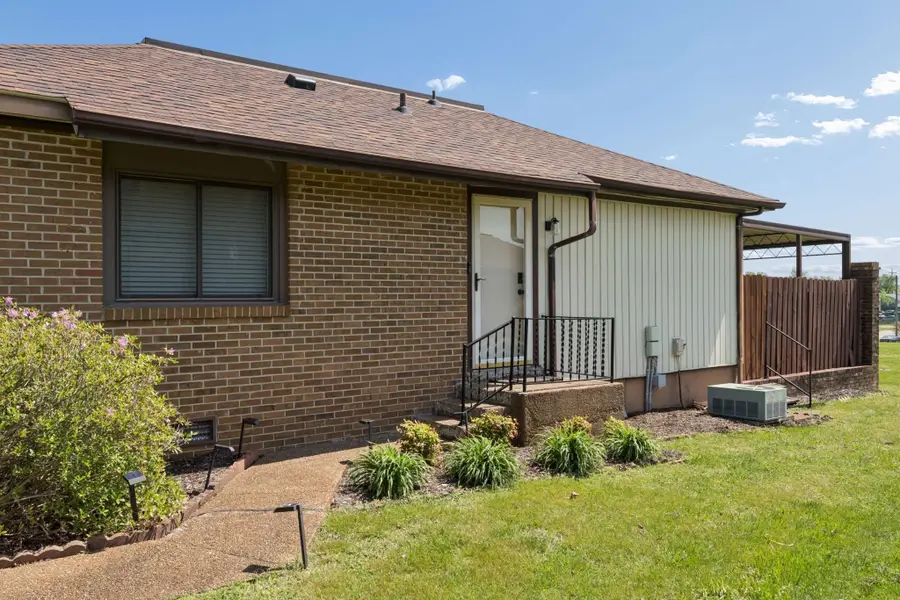 1035 Heritage Dr, Madison, TN 37115 - #2