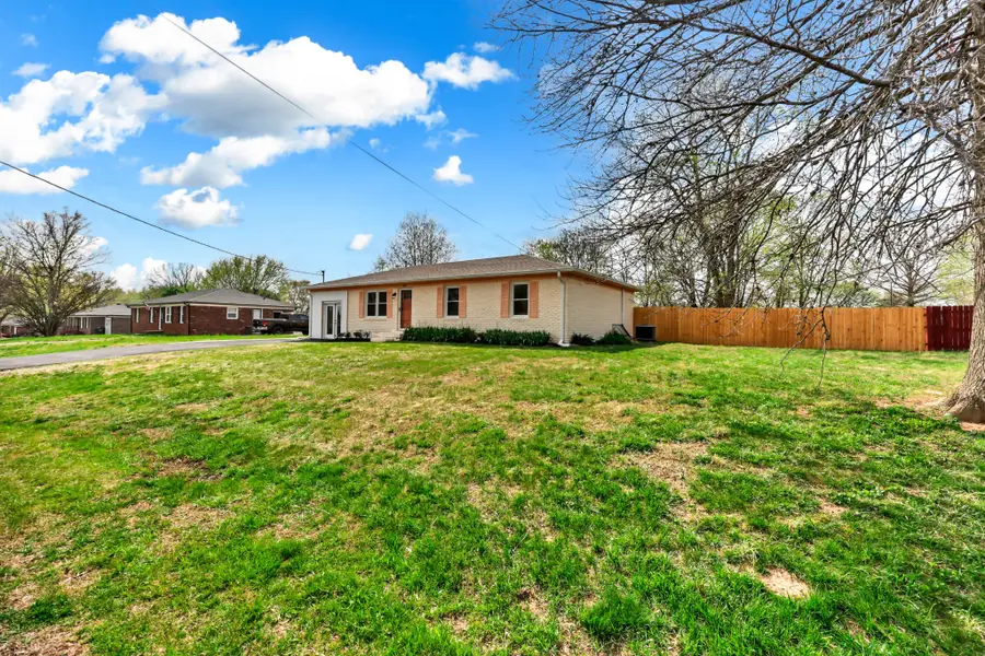 3909 Tanglewood Dr, Hopkinsville, KY 42240 - #3