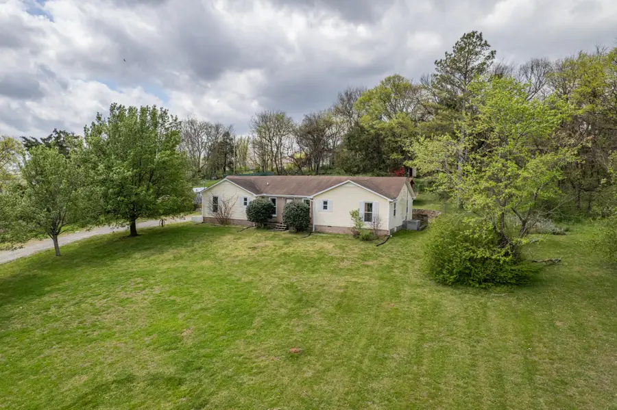 511 N Main St, Cornersville, TN 37047 - #2