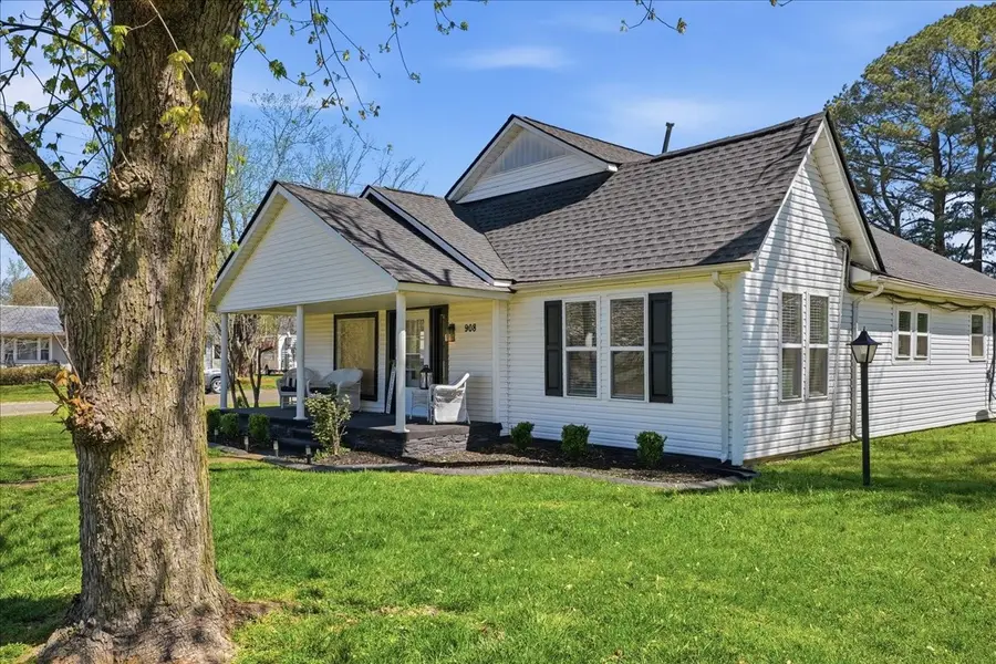 908 Smith Ave, Lawrenceburg, TN 38464 - #2