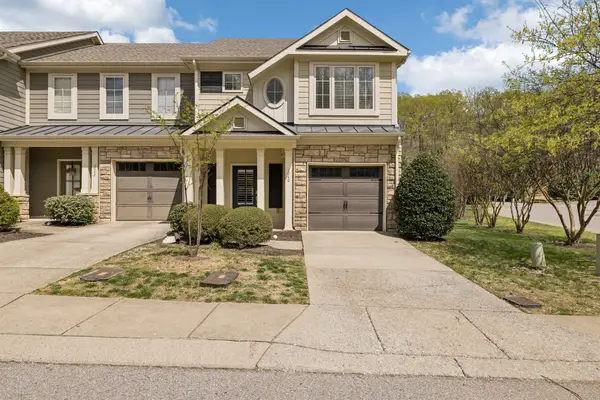 1040 Woodbury Falls Dr, Nashville, TN 37221