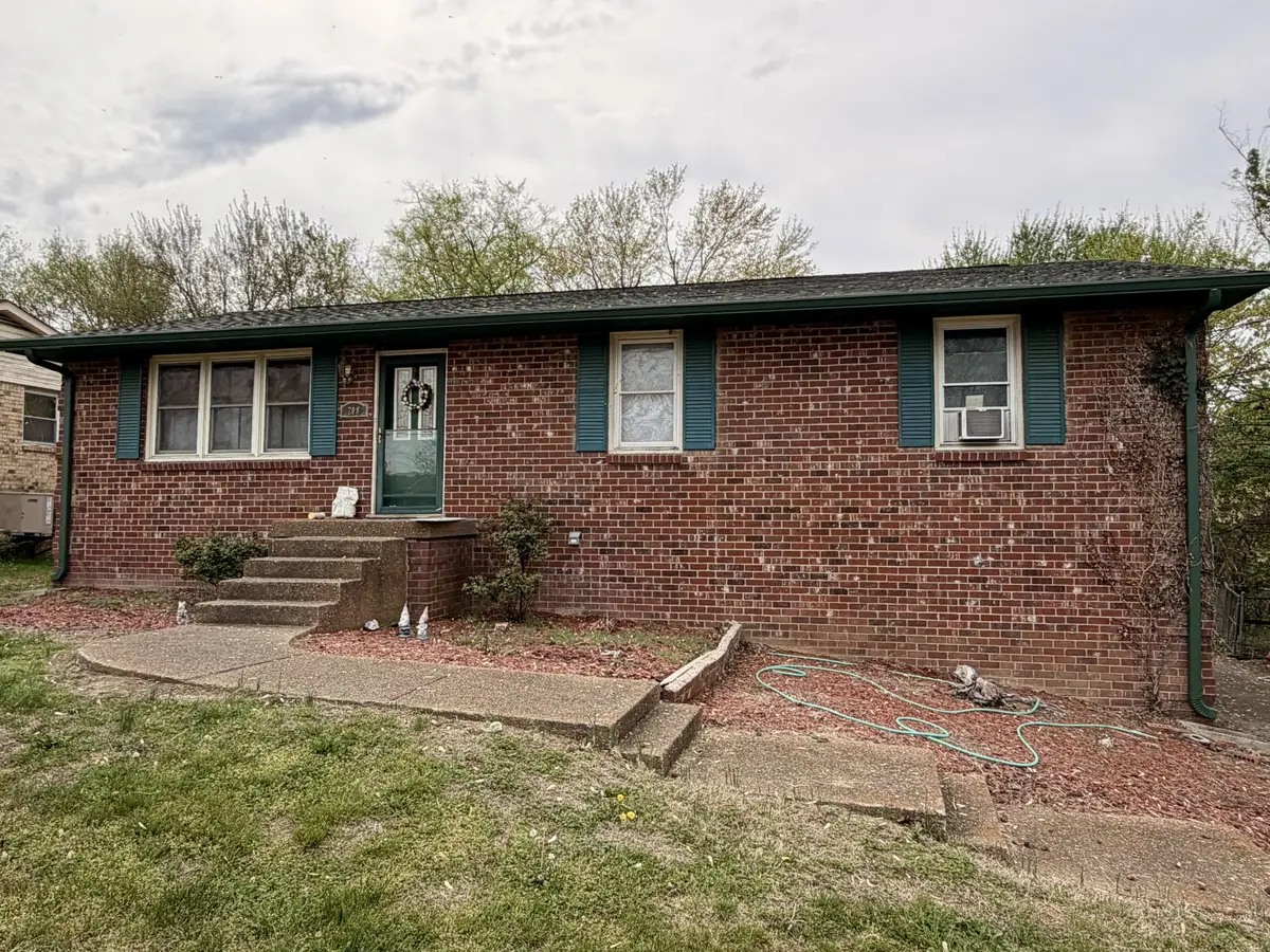 208 Evergreen Cir, Hendersonville, TN 37075 - #1