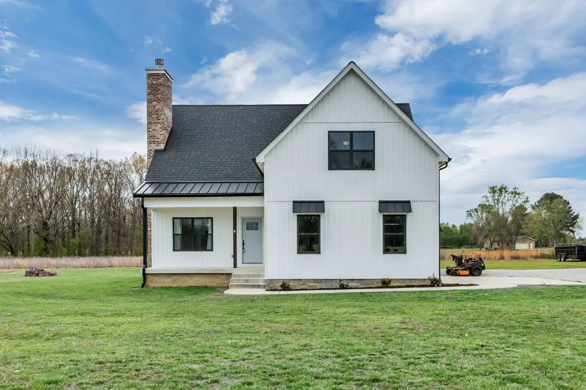 210 Deer Creek Ln, Tullahoma, TN 37388 - #1