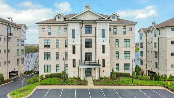 1024 Club View Dr #E 102, Gallatin, TN 37066