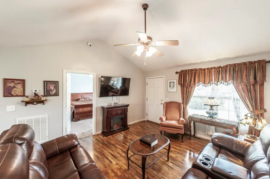 2342 Old Greenbrier Pike, Greenbrier, TN 37073 - #3