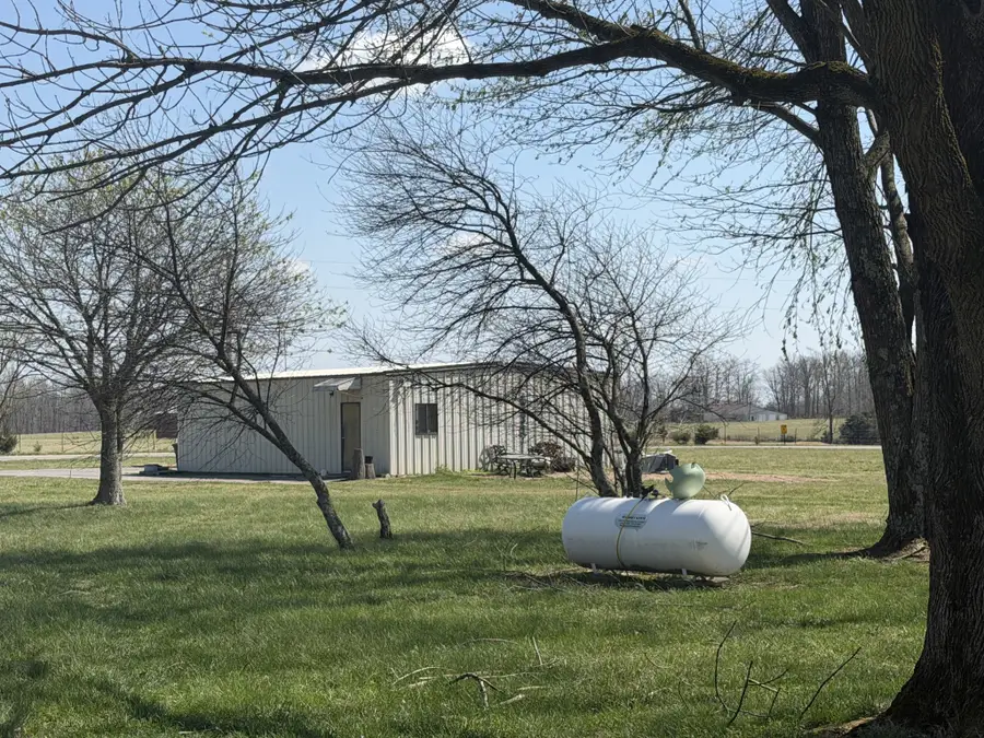 5343 King Robert Ln, Westmoreland, TN 37186 - #3